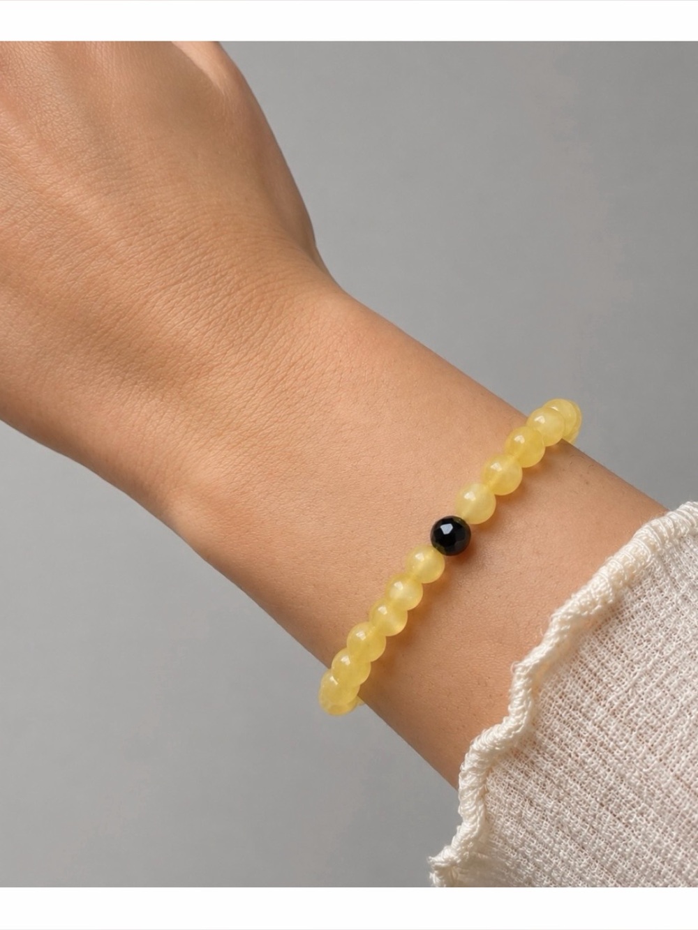 (NWOT) Yellow Honey Calcite Beaded Stretch Bracelet with Black Bead Accent, OS